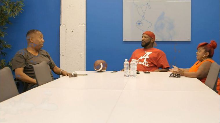 Rickey Smiley talks to Gary and Juicy about his trip to Bogota, Columbia.