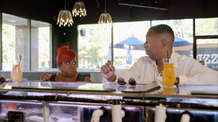 Juicy talks to Gary at the bar