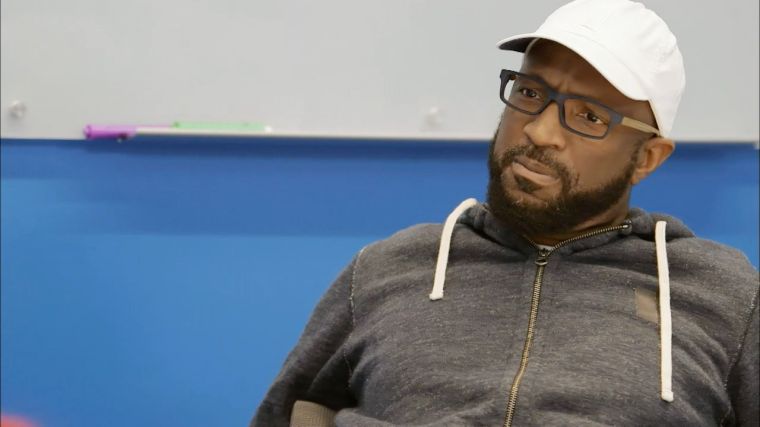 Rickey Smiley listens to Juicy discuss are frustrations with morning show producers.