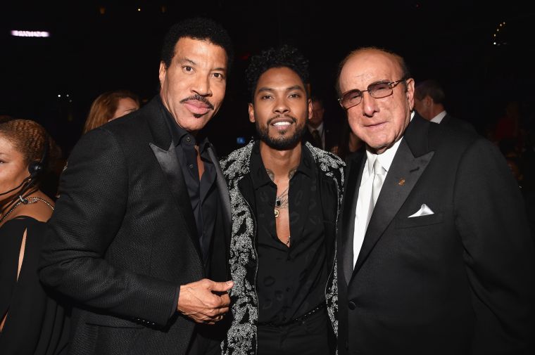 New School: Miguel vs Old School: Lionel Richie