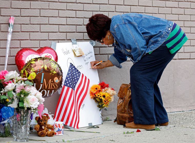 Fans Celebrate The Life of Aretha Franklin Near Her Father's Church In Detroit