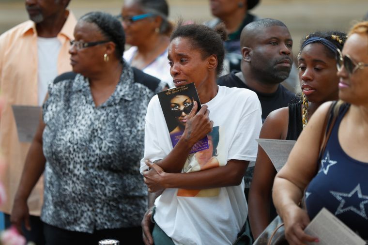Fans Of Soul Legend Aretha Franklin Pay Their Respects At Her Viewing In Detroit
