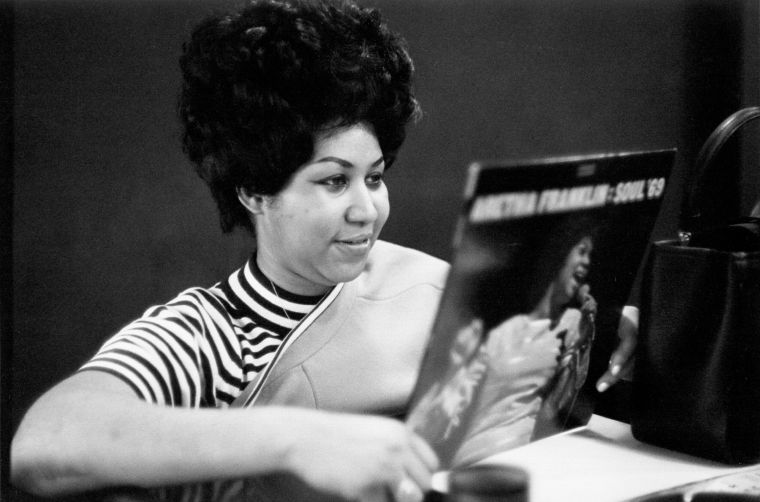 Aretha Franklin with her Album Aretha Franklin Soul, 1969