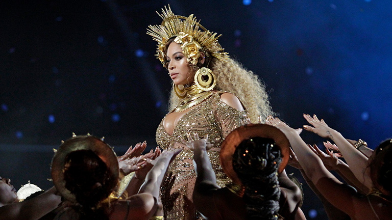 Beyoncé Reveals First Look At Twins, Fans Recreate Photo - TV One