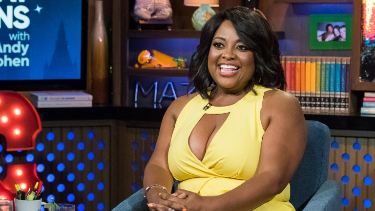 Beach Body Bangin’! Sherri Shepherd Shows Up Supermodels In New
